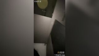 친구가 담배를 사고 있는 사이, 나는 그의 아내에게 구강 성교를 부탁한다 china